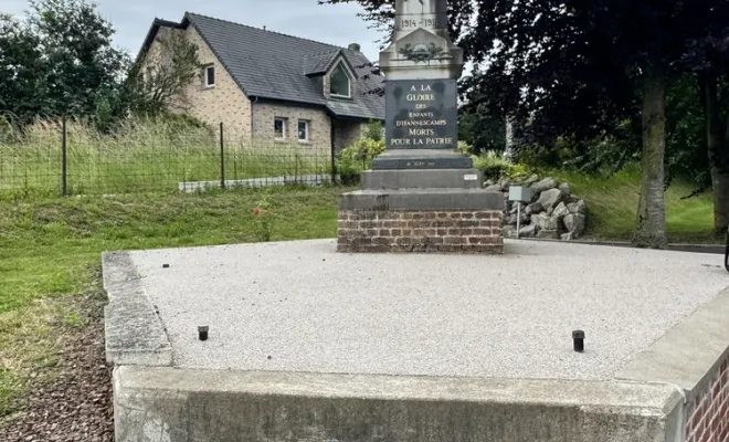 Nettoyage complet du monument aux morts à Hannescamps, Arras, LGF CLEANER
