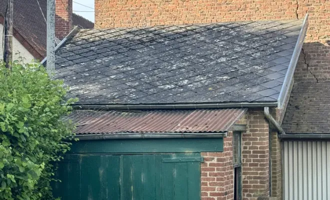 Petite réalisation de démoussage, nettoyage et entretien complet de toiture de garage en fibro-ciment ardoise, Arras, LGF CLEANER